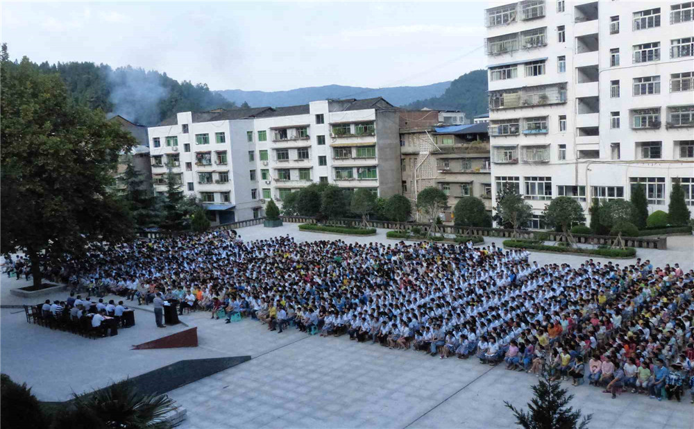 平昌縣響灘中學(xué)學(xué)校地址在哪里？