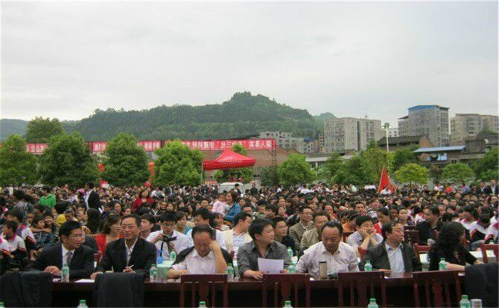 平昌縣駟馬中學(xué)學(xué)校詳細地址在哪里？