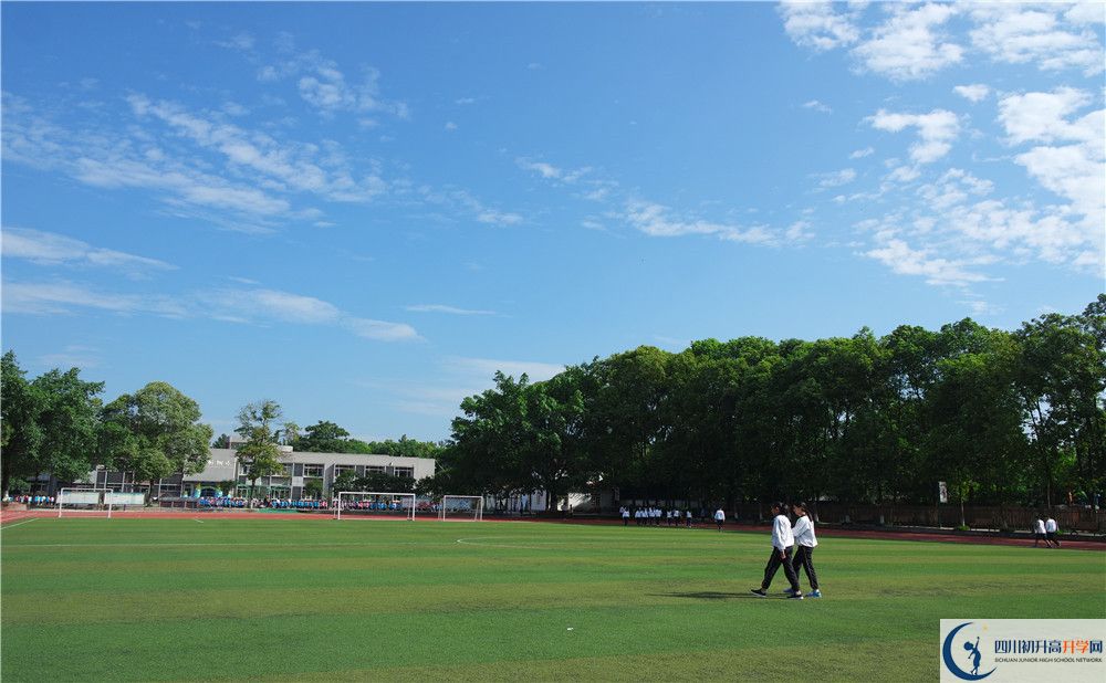 成都成飛中學(xué)的高中住宿怎么樣？